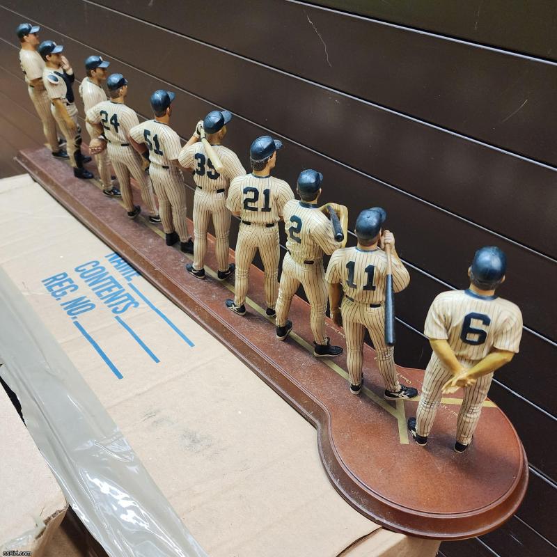 10 players from the 1998 New York Yankees MLB Team by Danbury