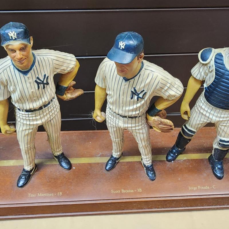 10 players from the 1998 New York Yankees MLB Team by Danbury