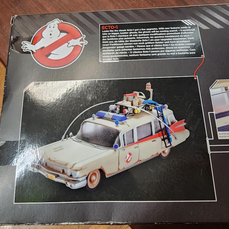 Hasbro Ghostbusters ECTO-1 Plasma Series Vehicle NIB